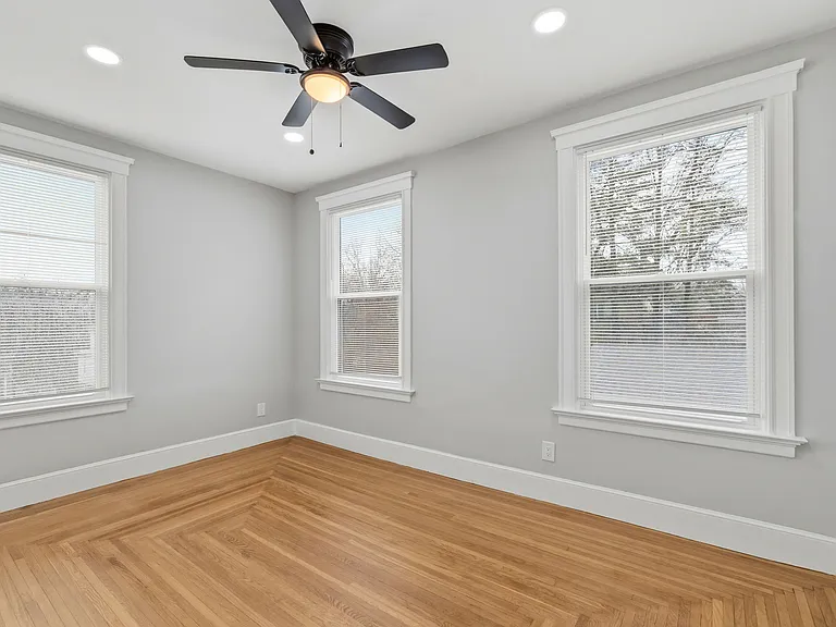 2978 Wardall Ave — Photo 33