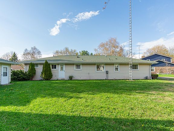 2nd image of 427 Willow Cir