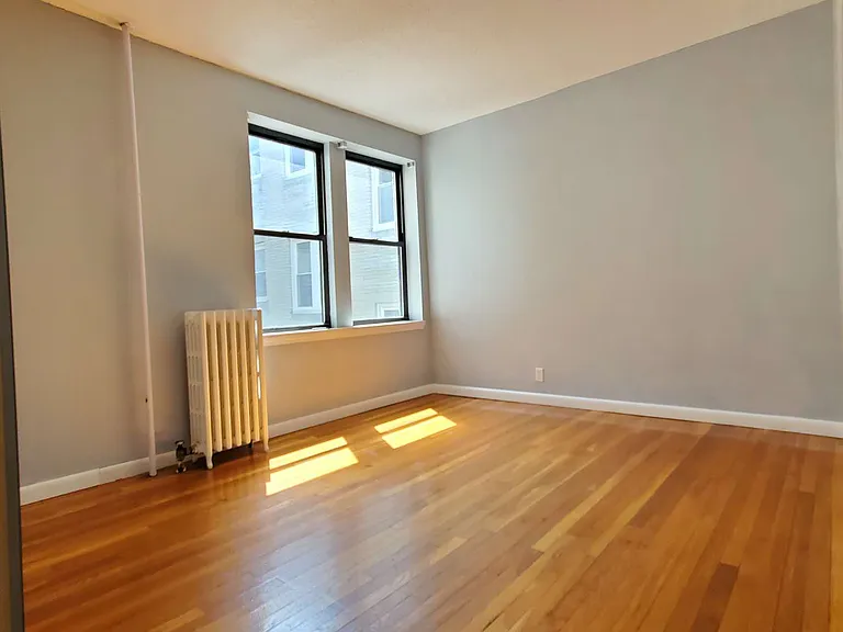 317 Summit Ave #6 — Photo 4
