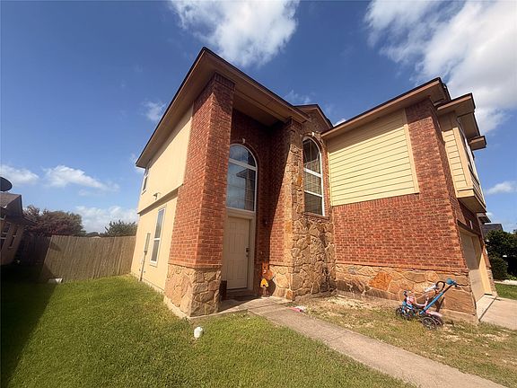 3rd image of 124 Langtry Ln