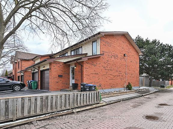 3rd image of 8 Collins Cres