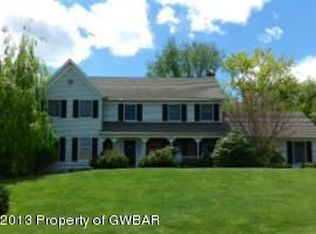 3 Deer Meadow Dr, Dallas, PA 18612