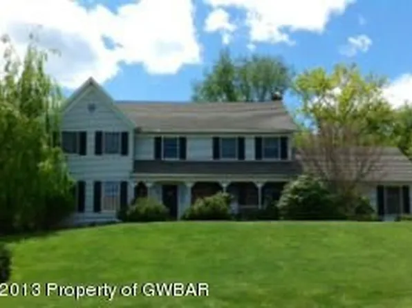 3 Deer Meadow Dr, Dallas, PA 18612