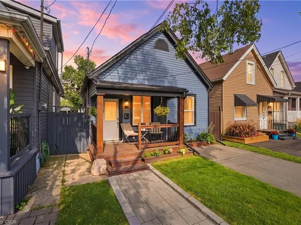 67 Robins Ave, Hamilton, ON L8H 4N3