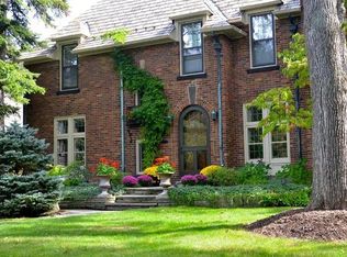 2951 Falmouth Rd, Shaker Heights, OH 44122