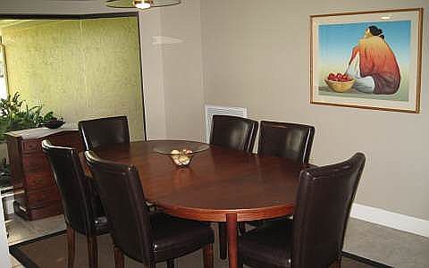 5th image of 932 Lake Dr E