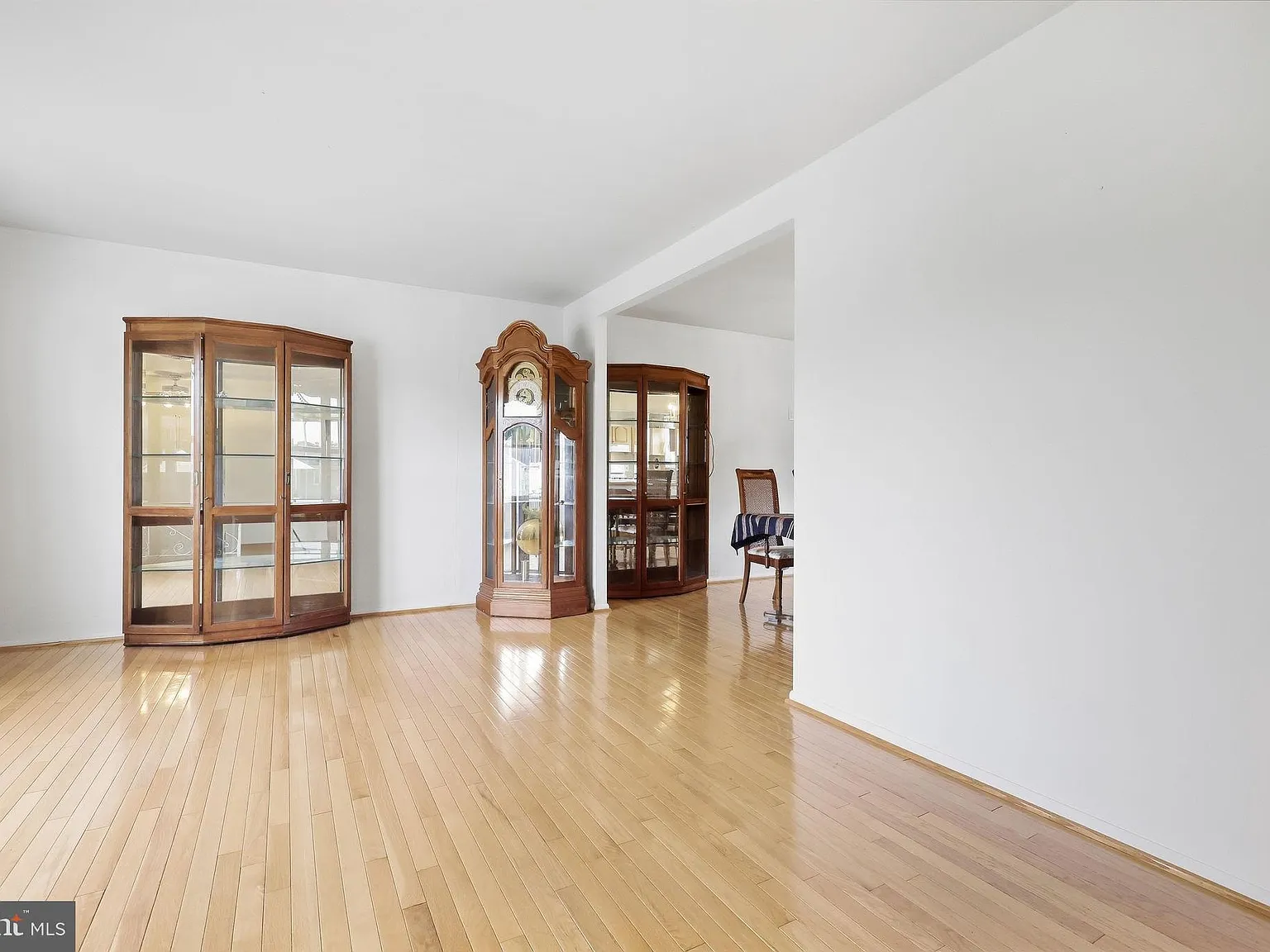 4 bed, 2.5 bath, 1377 sqft, $3,200 — Photo 3