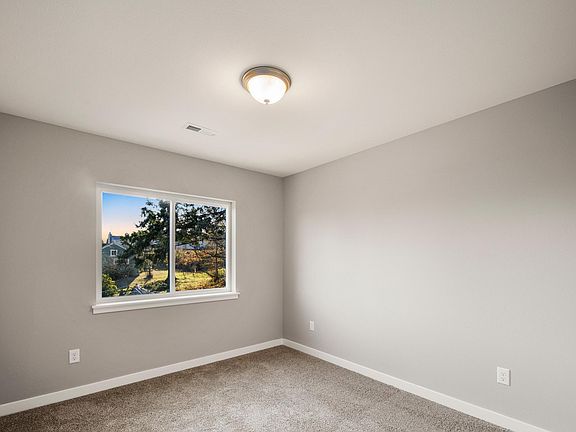 4th image of 1135 E 58th St