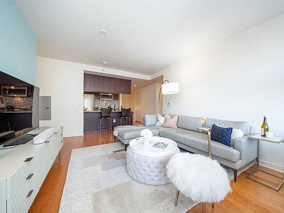 2nd image of 315 Hudson Park #315