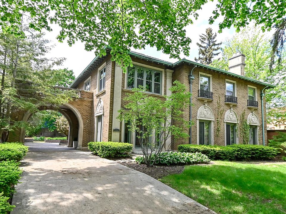 1st image of 2721 N Lake Dr