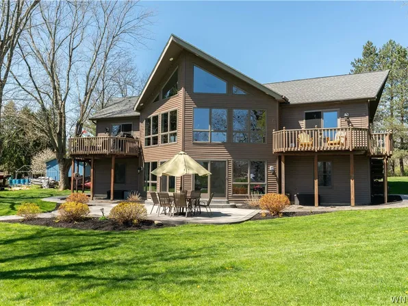 102 N Shore Dr, Alden, NY 14004