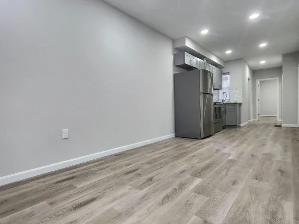 2649 S 7th St, Philadelphia, PA 19148