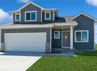 416 Fireside Dr NW, Bondurant, IA 50035