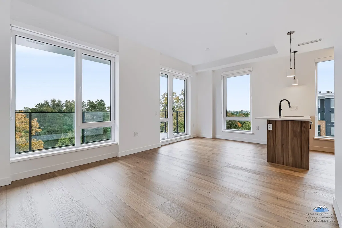 6859 Cambie St — Photo 3