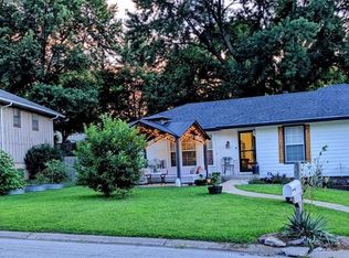 7012 N Winan Ave, Parkville, MO 64152