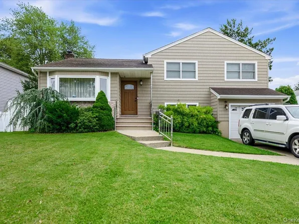 2664 Grayson Drive, East Meadow, NY 11554
