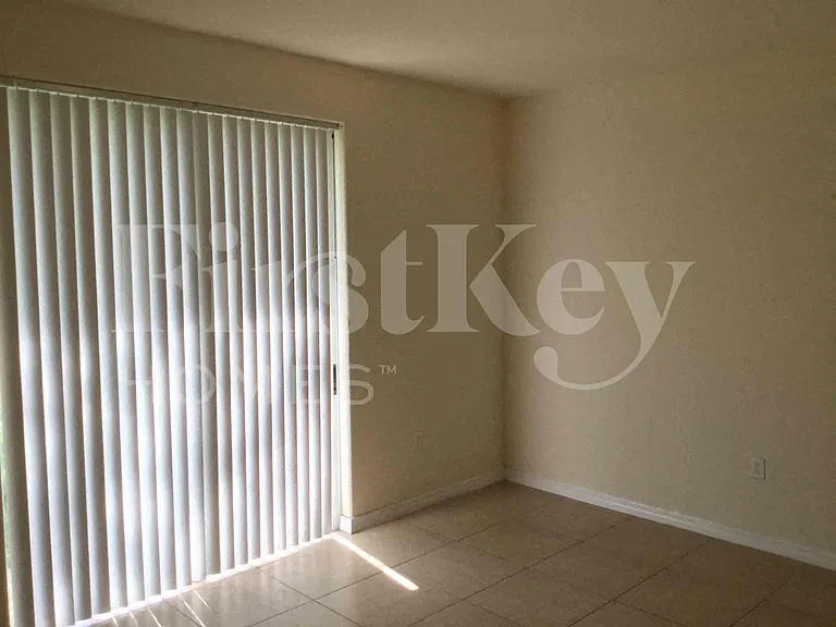 1009 NE 16th Ave — Photo 12