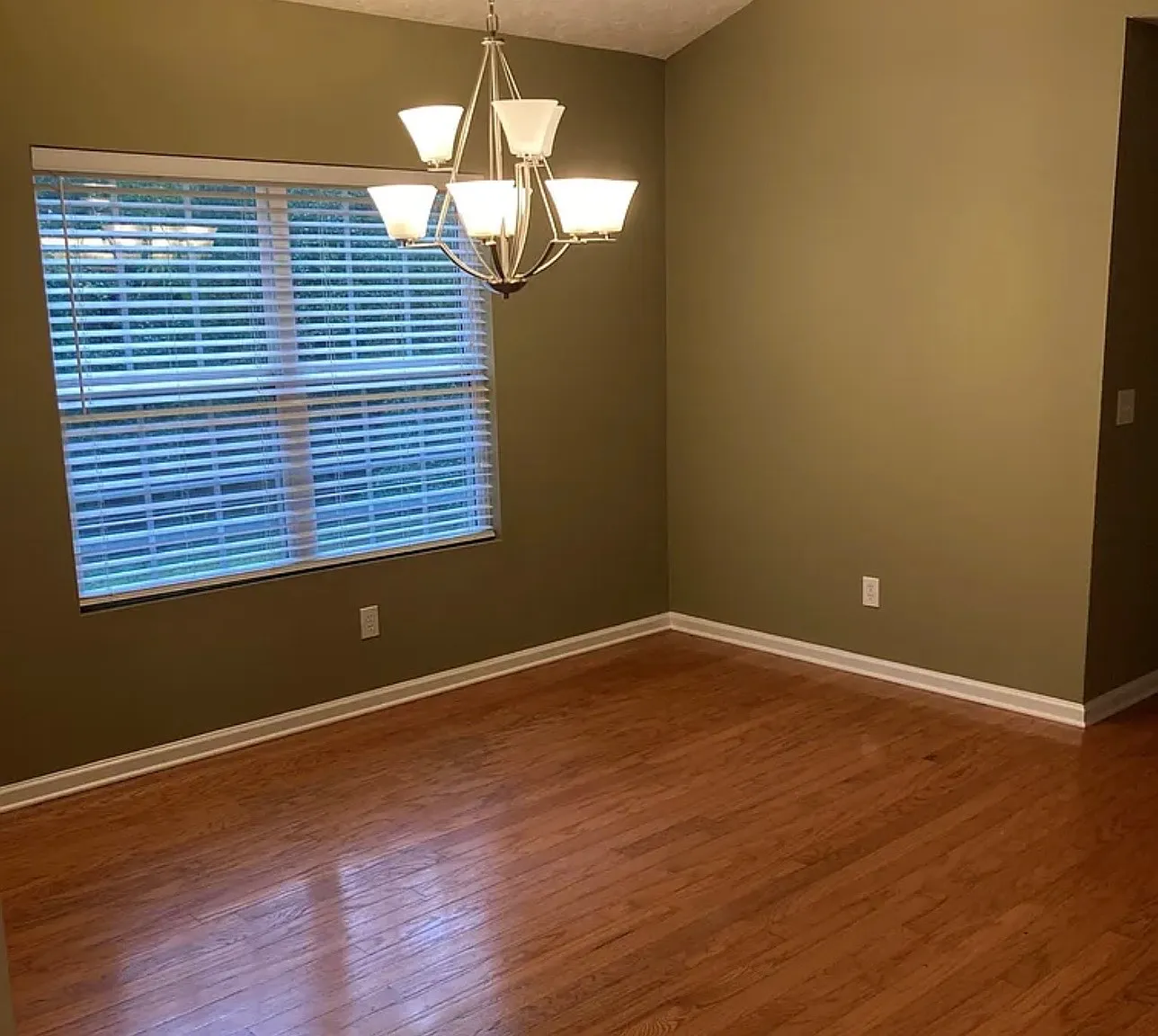 3 bed, 1640 sqft, $2,350 — Photo 3