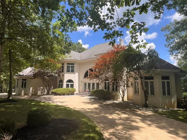 608 Club Cir, Daniels, WV 25832