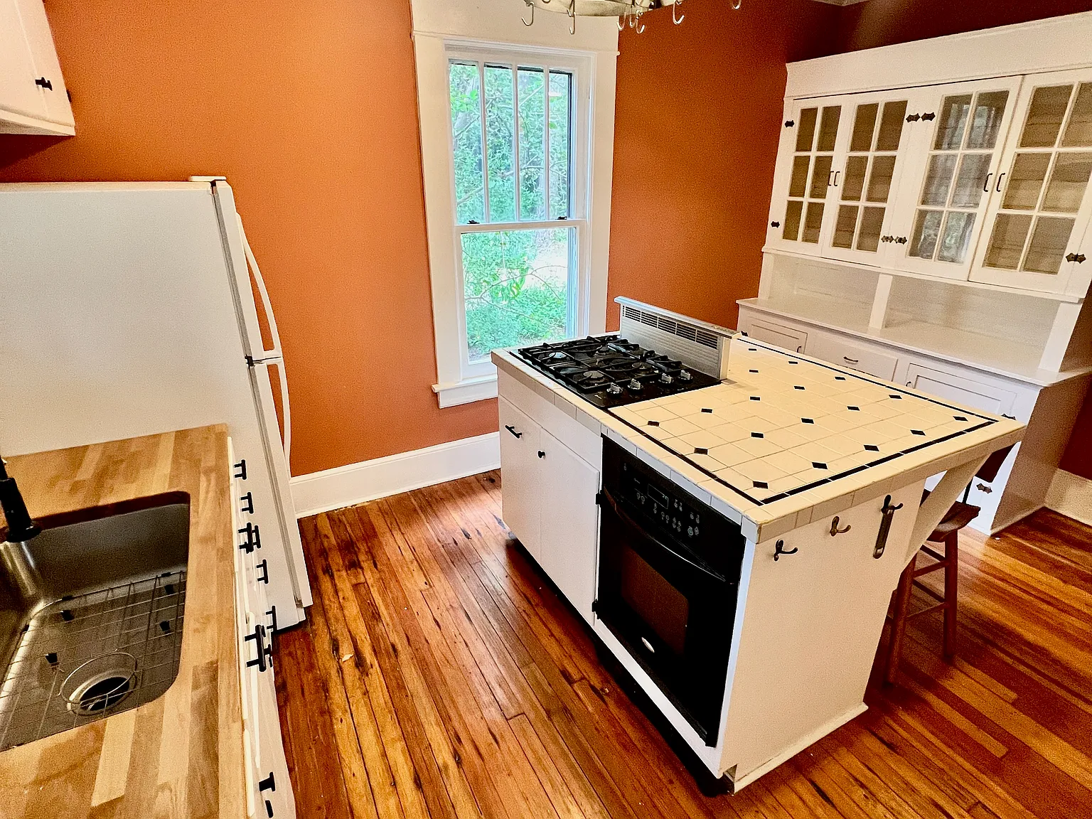 4 bed, 2.5 bath, $2,500 — Photo 4