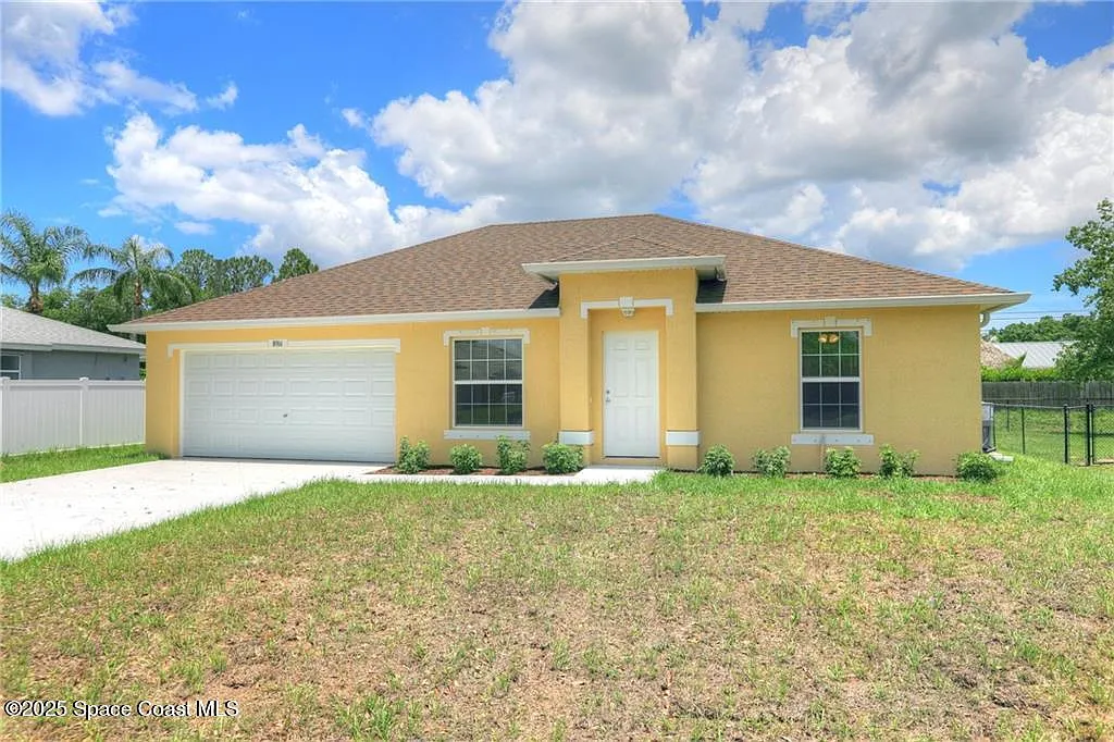 3 bed, 2.0 bath, 1275 sqft, $2,000 — Photo 1