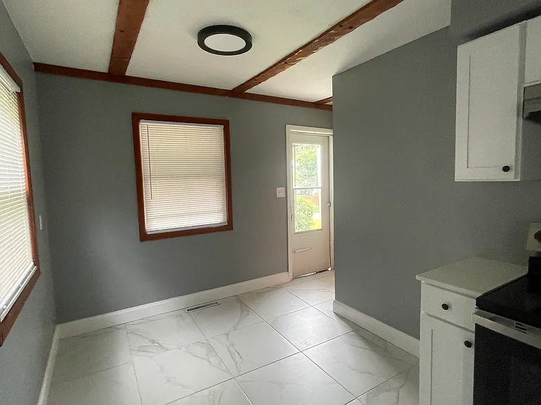 20 Yates St — Photo 4