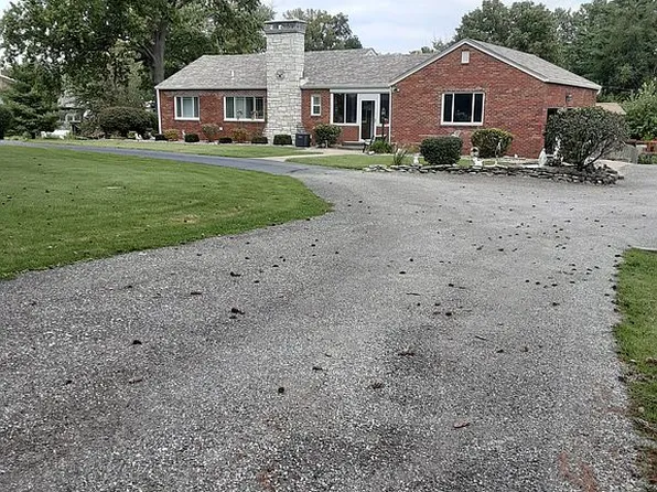 4702 Dadrian Ct, Godfrey, IL 62035