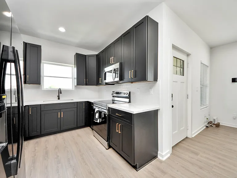 9732 Tuffly St #B — Photo 13