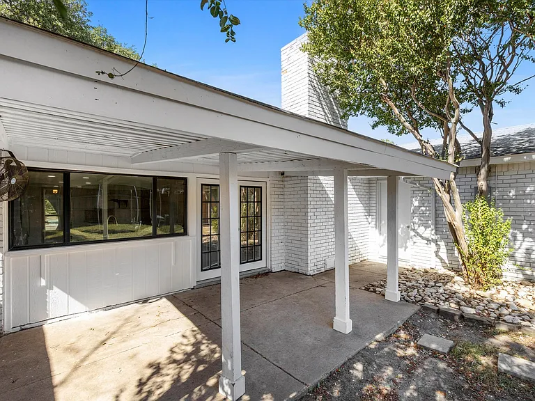 2814 Lindbergh Dr — Photo 26