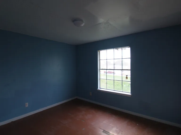 106 E King Ave — Photo 5