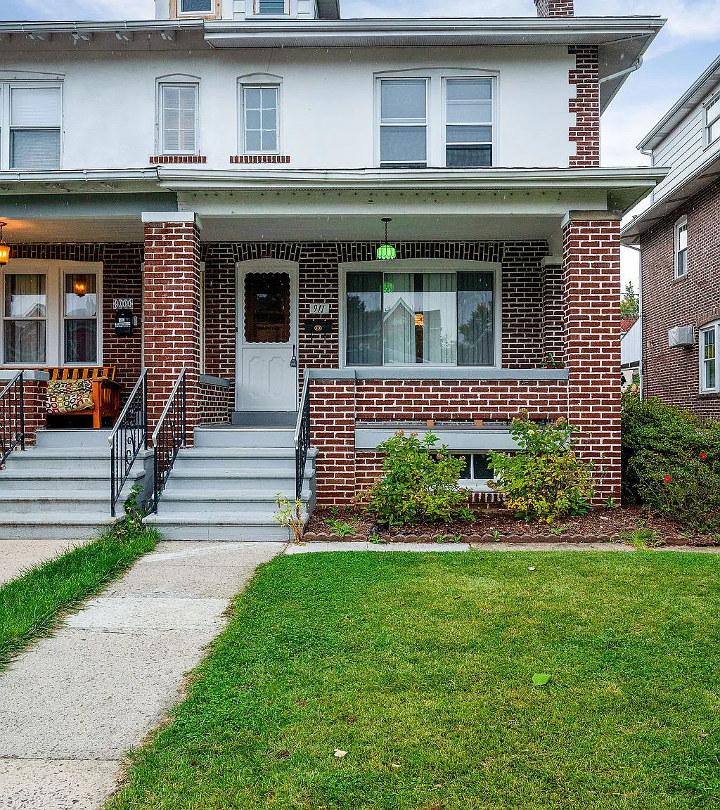 3 bed, 1296 sqft, $2,000 — Photo 2