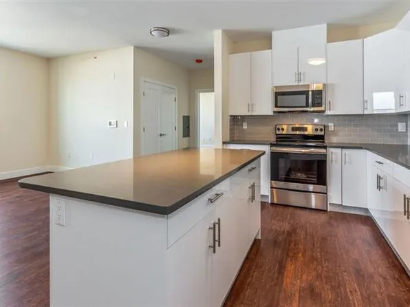 301 70th St, Guttenberg, NJ 07093
