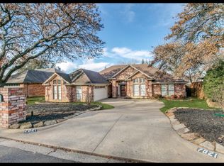 7921 Kendra Ln, North Richland Hills, TX 76182