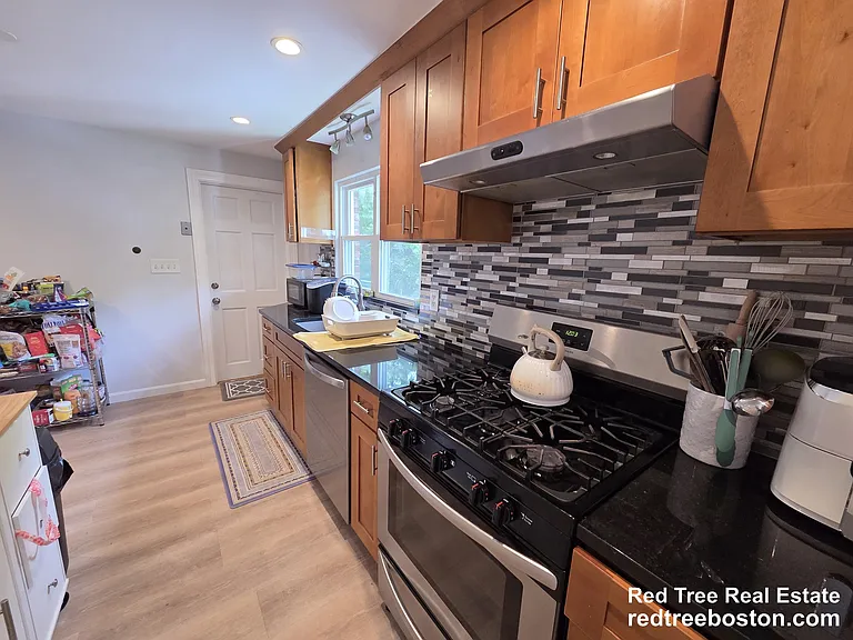 12 Louise Rd — Photo 7