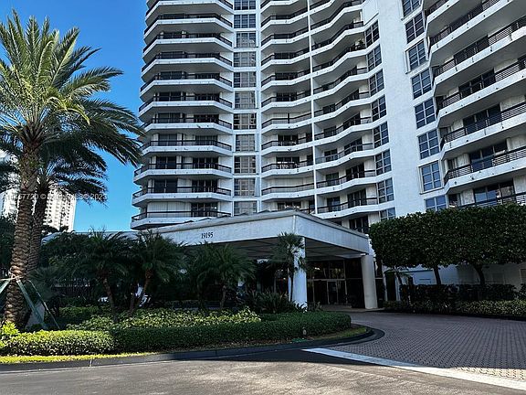 4th image of 19195 Mystic Pointe Dr APT 105