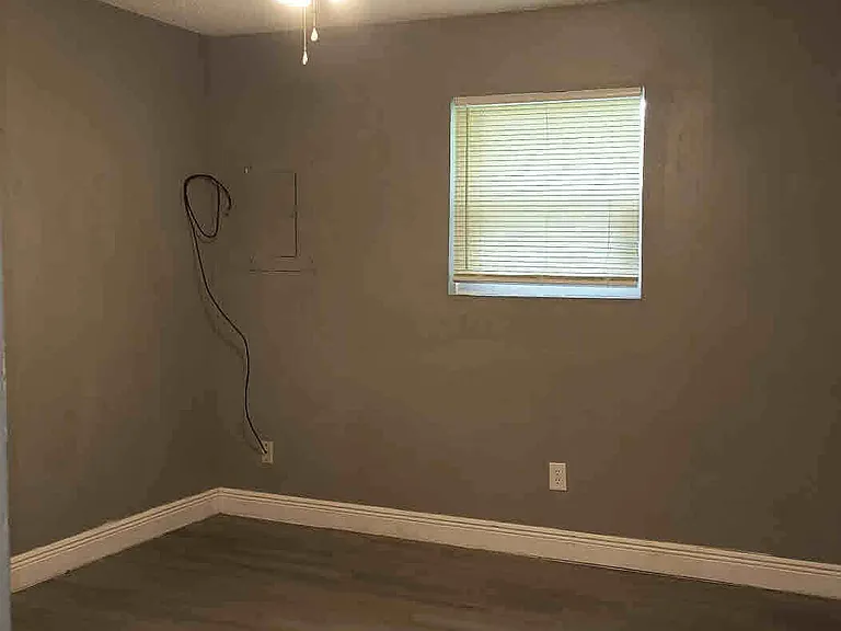 301 W 11th Ave — Photo 2