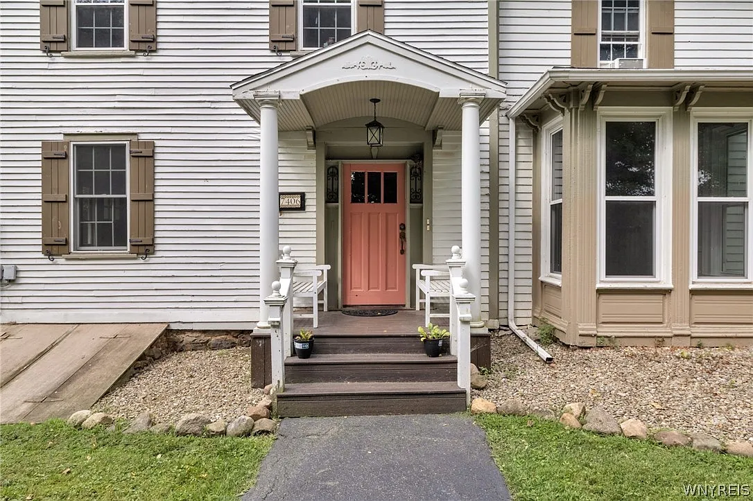 3 bed, 2.5 bath, 2099 sqft, $2,750 — Photo 2