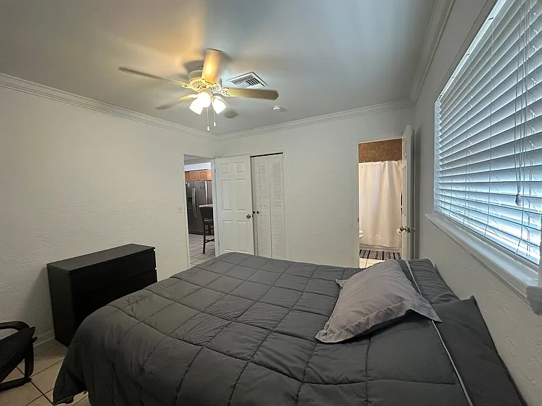 740 NE 37th St — Photo 16
