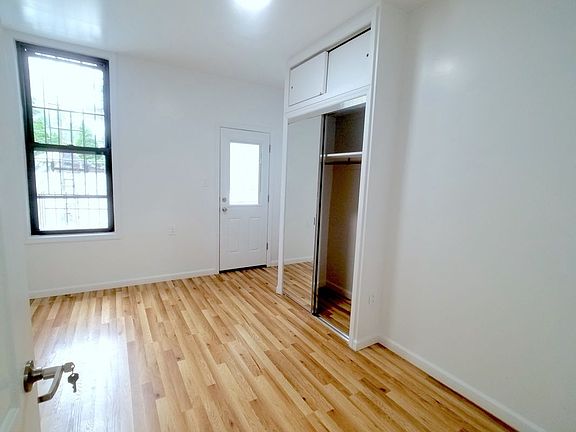 5th image of 132 N 10th St APT 1R
