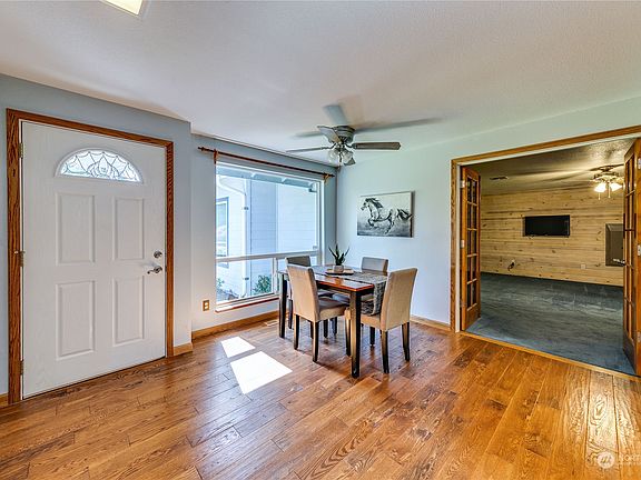 3rd image of 735 NE Roswell Drive