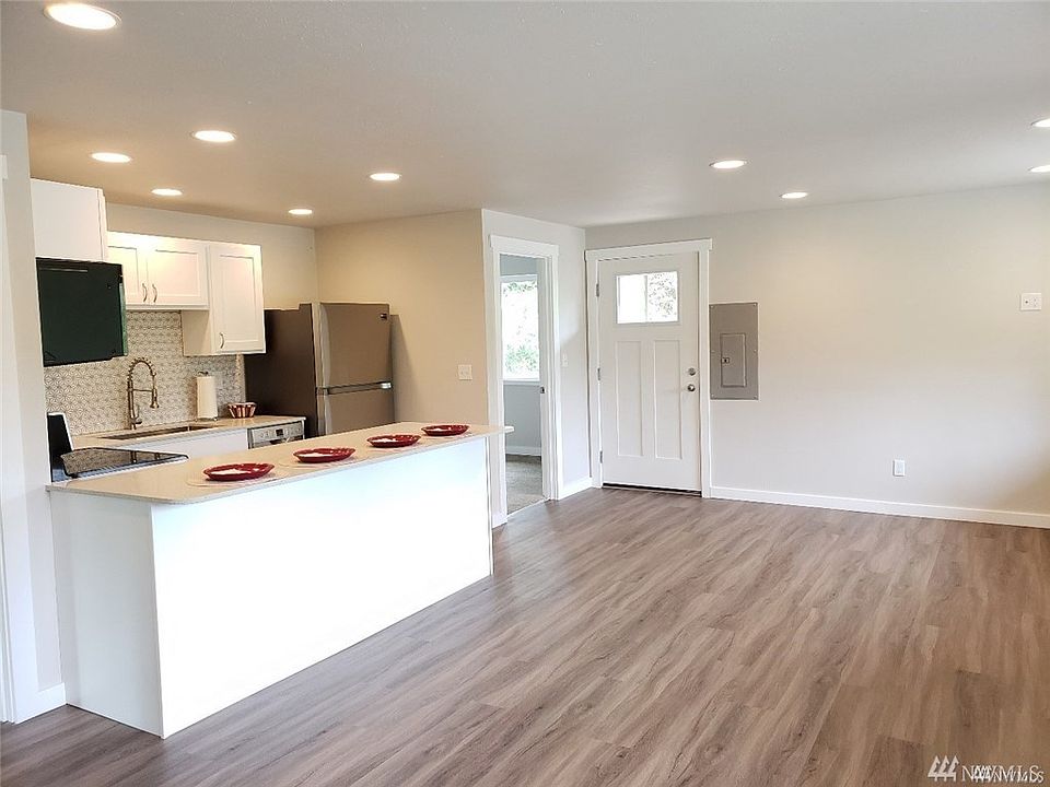 1st image of 155 Warkum Ct SE