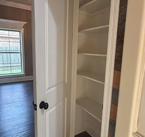 9572 Rochel Dr — Photo 10