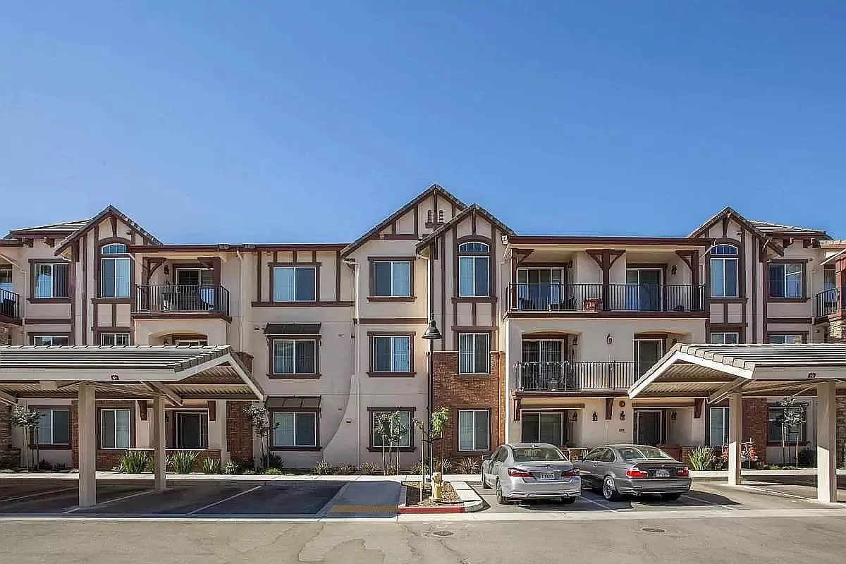 Diamond Creek Apartment — Photo 1