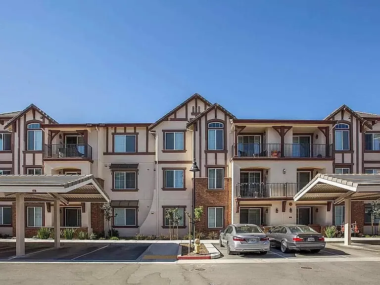 Diamond Creek Apartment — Photo 1