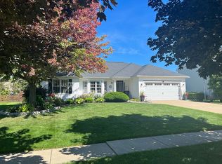 42 Woodgate Dr, Lancaster, NY 14086