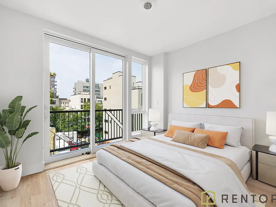 22 Frost St #317