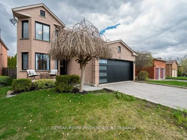 284 Lancrest St, Pickering, ON L1V 6N3