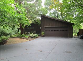 111 Crescent Hill Rd, Pittsford, NY 14534