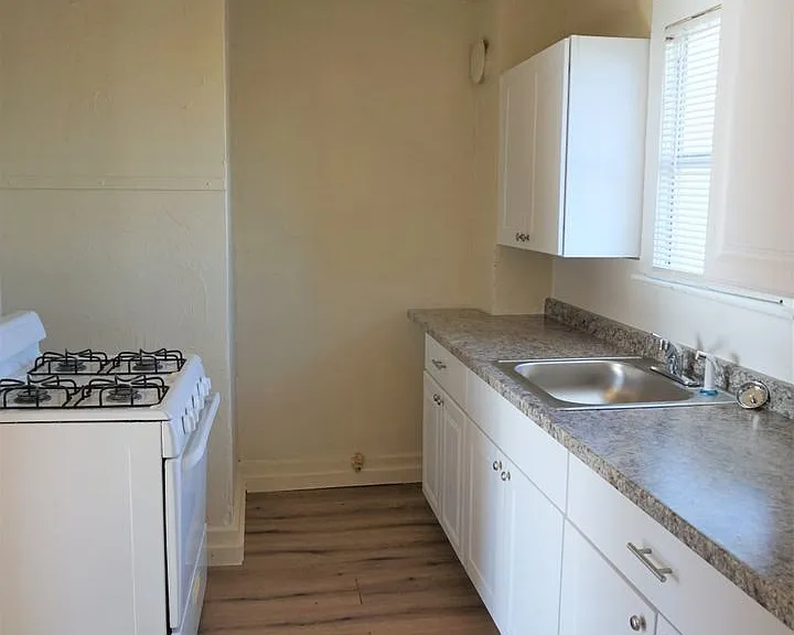 523 SW 26 — Photo 16