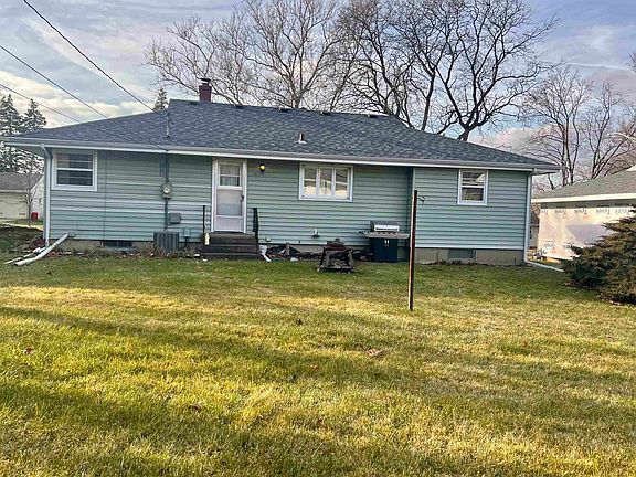 2nd image of 810 Emerson Dr